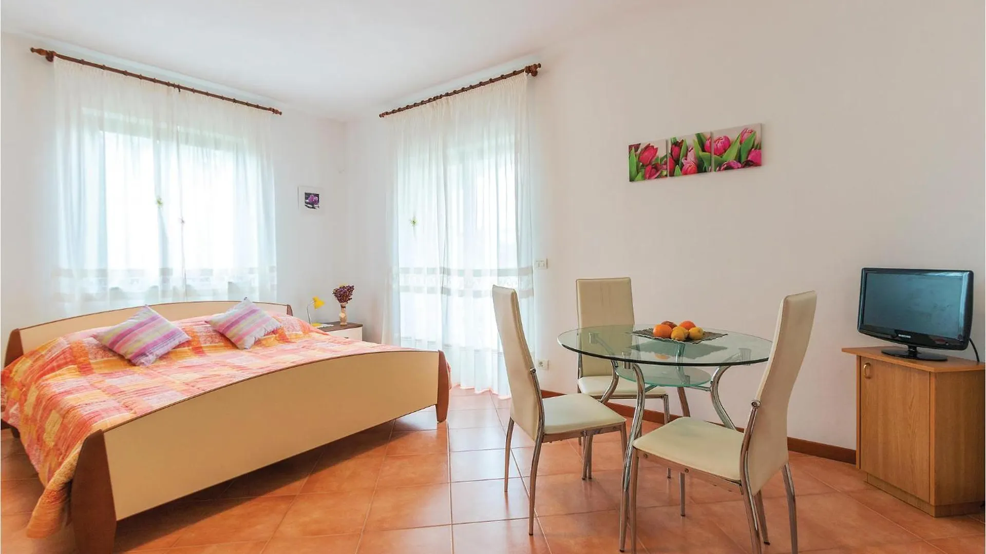 Gorgeous Apartment In Fazana With Wifi 0*,